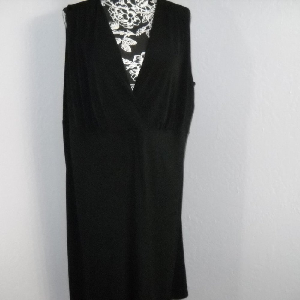 black sleeveless dress